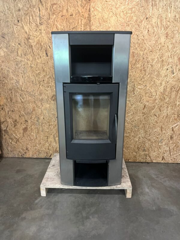 Robuuste houtkachel met nieuw binnenwerk