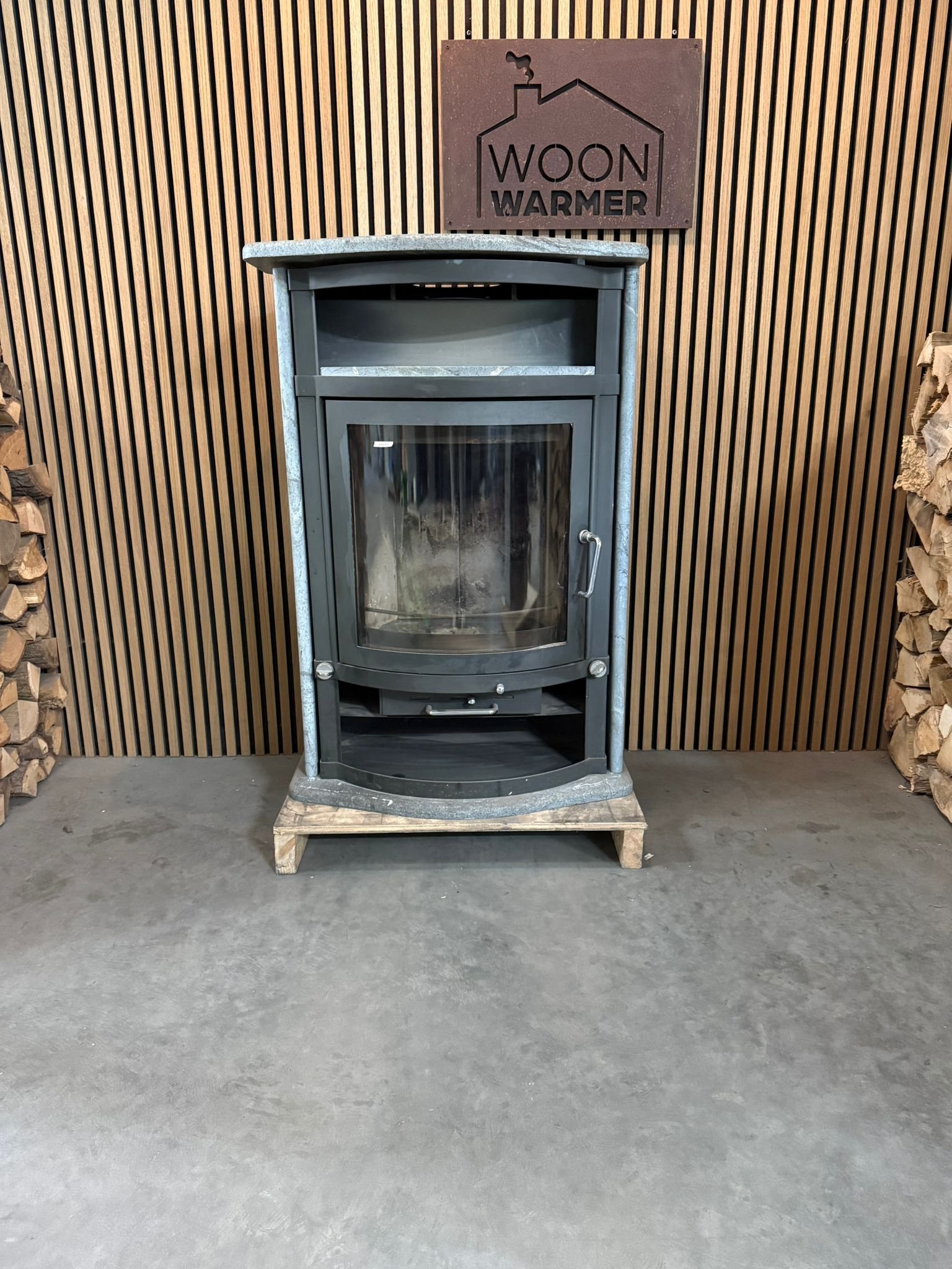 Robuuste houtkachel met speksteen bekleding