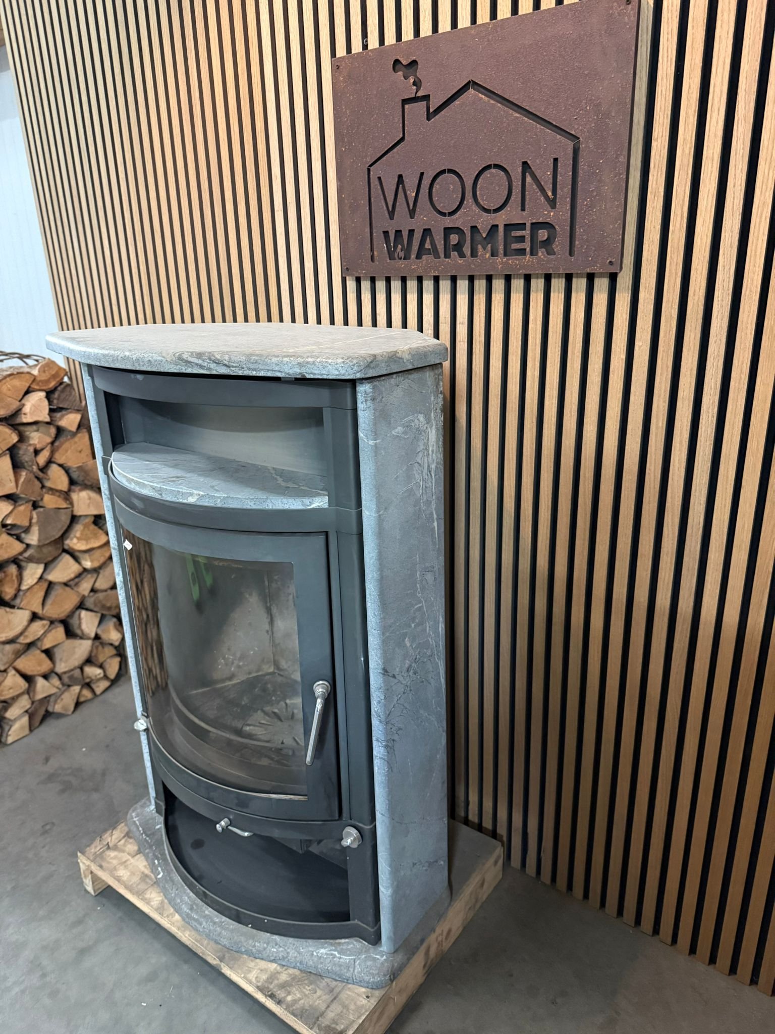 Robuuste houtkachel met speksteen bekleding - Afbeelding 2