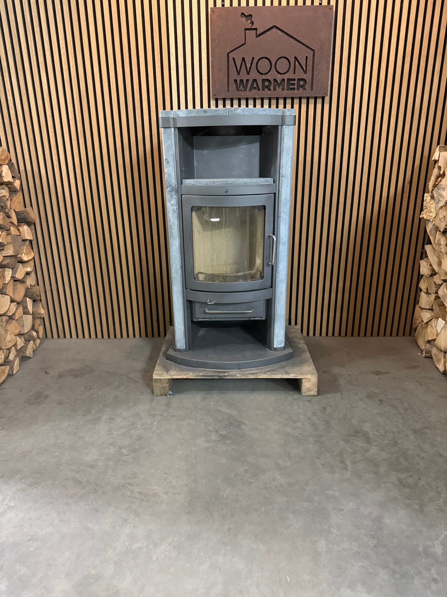 Zware speksteenkachel met nieuw binnenwerk